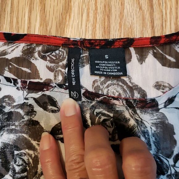 Sheer Top, Ombre, Red, black, white, small - Picture 3 of 4